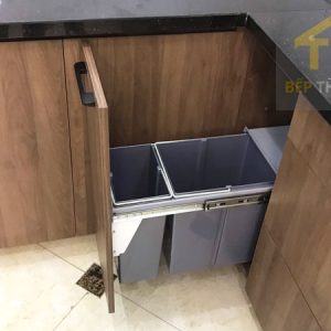Thùng rác gắn cánh Eurogold BL300